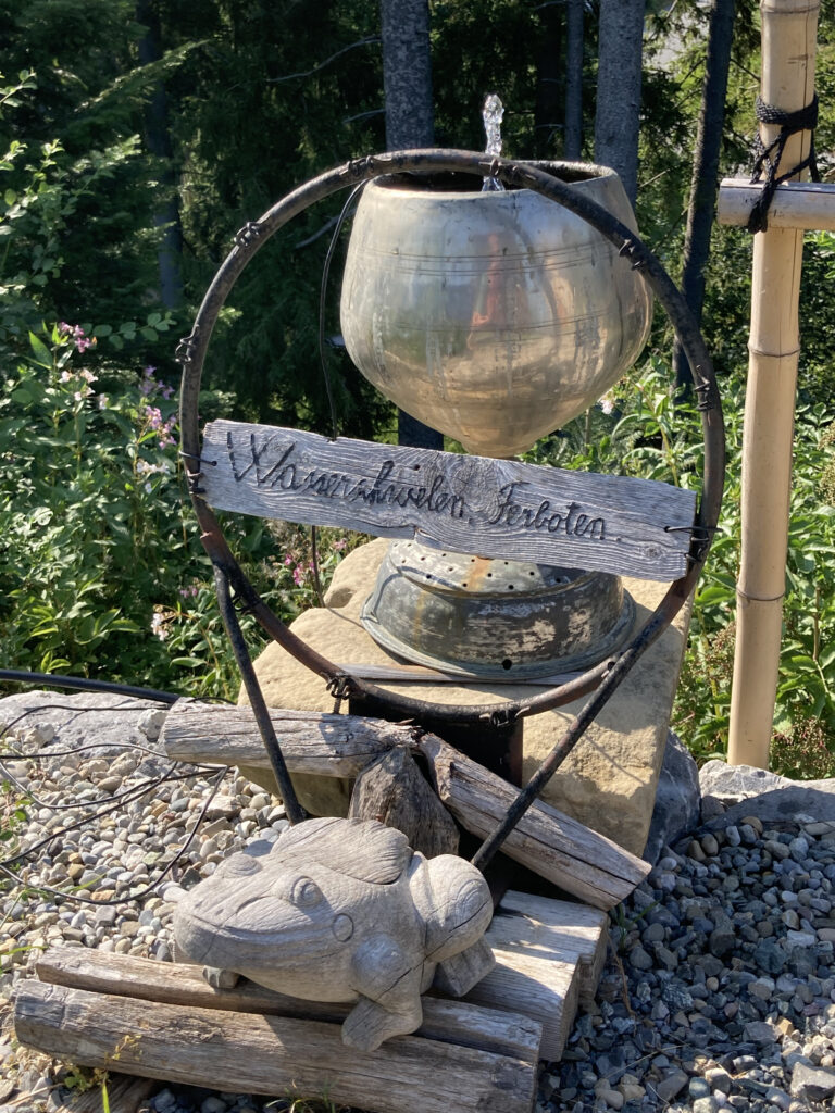 Rainer Leitz Artwork G.07 "Wasserschwelen.Ferboten." Garden Object Solar Fountain
