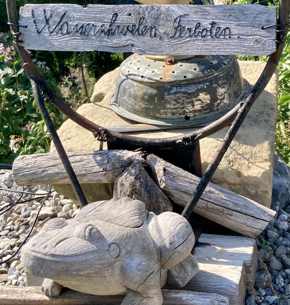 Rainer Leitz Artwork G.07 "Wasserschwelen.Ferboten." Garden Object Solar Fountain, Detail Foto