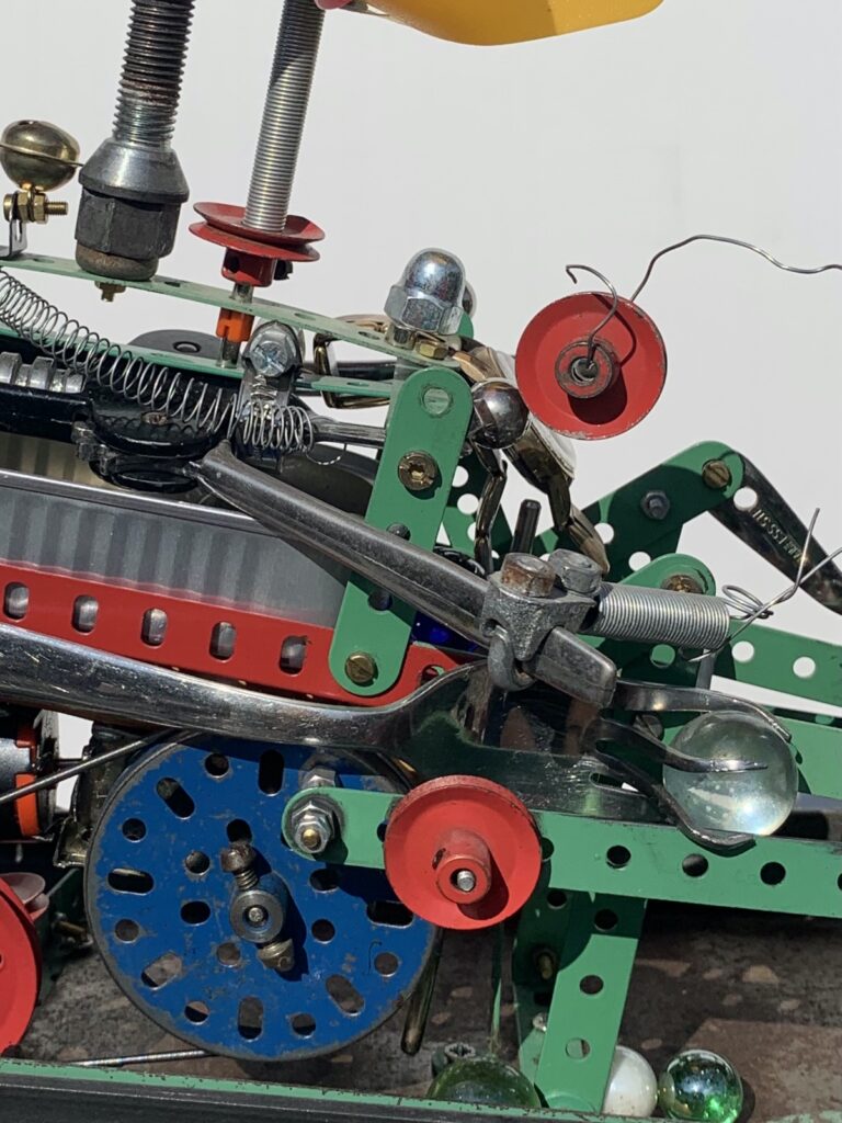 Rainer Leitz Artwork M.08 "Jim Knopf ins Unendliche" Electric Moving Installation, Detail Foto
