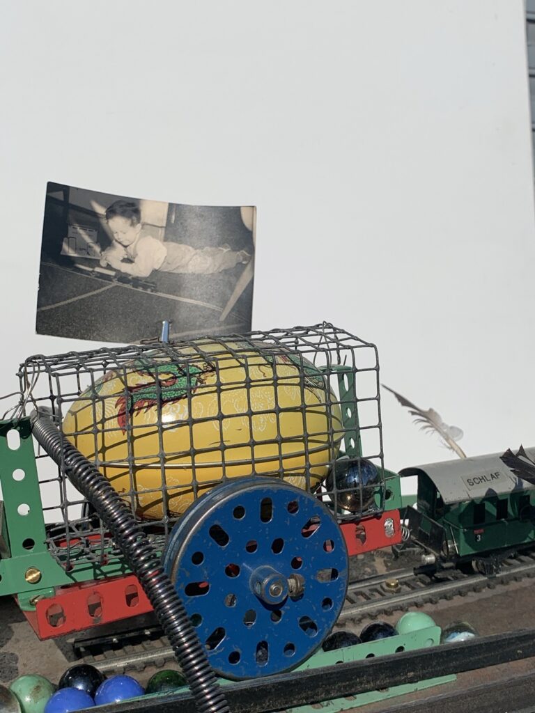 Rainer Leitz Artwork M.08 "Jim Knopf ins Unendliche" Electric Moving Installation, Detail Foto