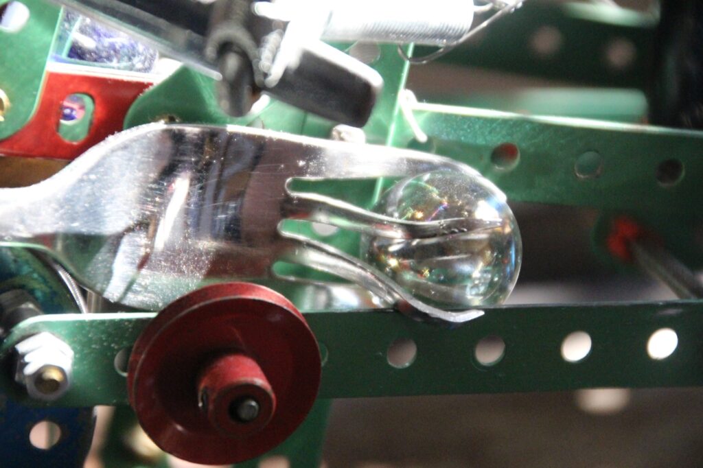Rainer Leitz Artwork M.08 "Jim Knopf ins Unendliche" Electric Moving Installation, Detail Foto